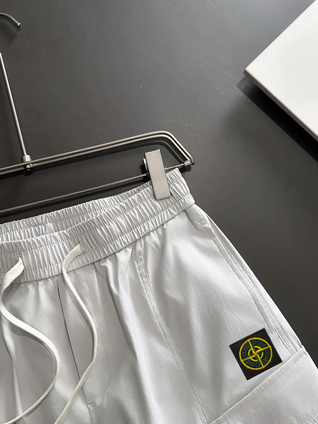 🅿️330 next day shipping, high-end goods, Stone Island 2025 spring and summer new elastic band casual shorts, counter-customized fabrics, high breathability and comfort, impeccable details, brand element design concept, reflecting high quality. It feels delicate and soft! It presents a casual cut and the upper body shape is great! Size: M-4XL